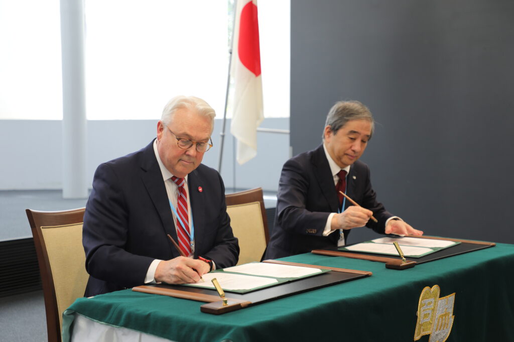 NC State Chancellor Randy Woodson and Nagoya University President Naoshi Sugiyama sign the renewal of student exchange agreement between the two universities. 